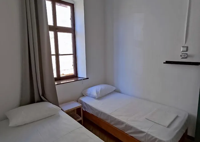 Rhodes Youth (adults Only) * Rhodes City